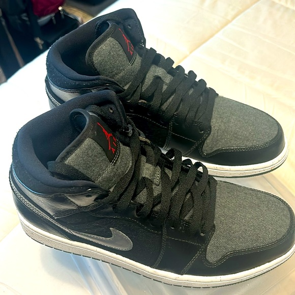 Men’s Air Jordan 1 retro mid SE - Picture 4 of 9